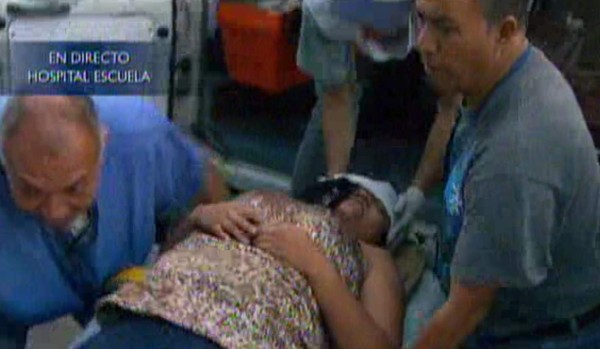 Vuelco de bus interurbano deja un muerto y unos 27 heridos en el sur de Honduras