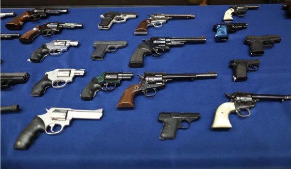 Arrestados seis hispanos en California por venta ilegal de armas de fuego
