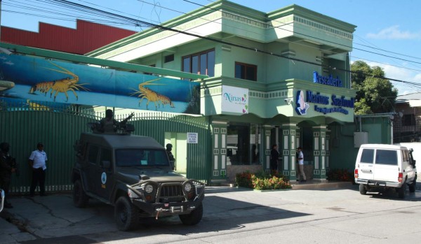 Aseguran bienes a exoficial y red de lavado de activos