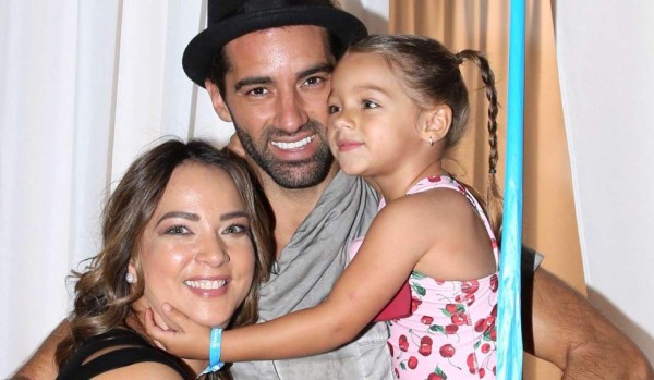 Adamari López anuncia su separación con Toni Costa