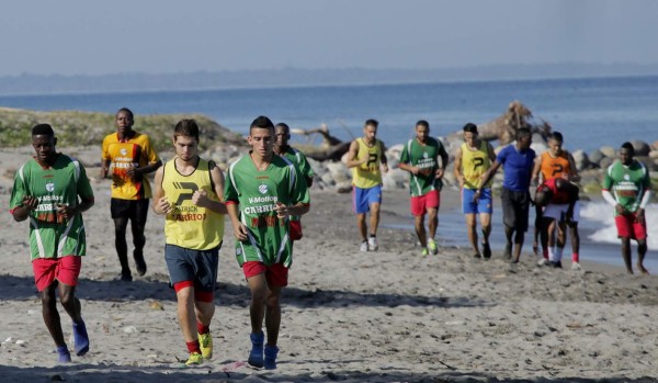 Victoria se refuerza para evitar el descenso