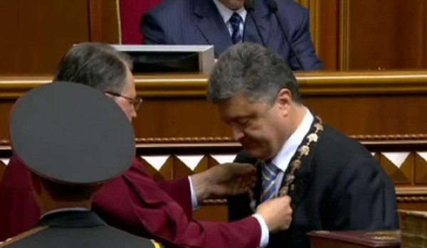 Presidente de Ucrania se compromete a mantener la unidad en su país