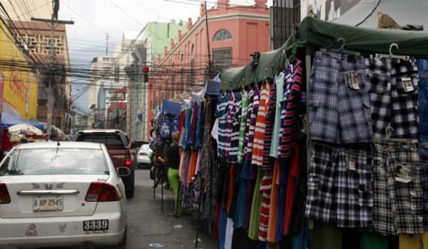 Hasta L50 mil pagan vendedores por un puesto en el centro de SPS