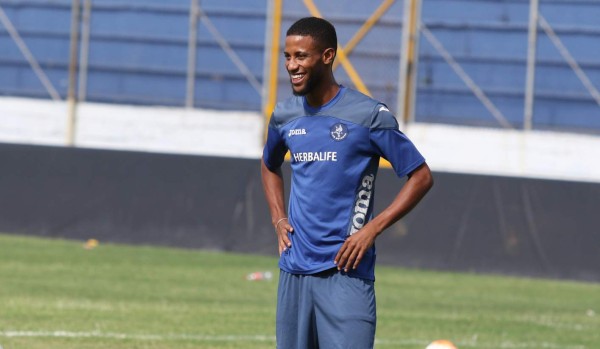 Delantero Orental Bodden llega a probarse al Motagua