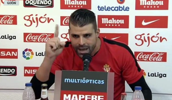 Portero del Sporting de Gijón extalla contra un periodista: 'Es de ser hijo de...'