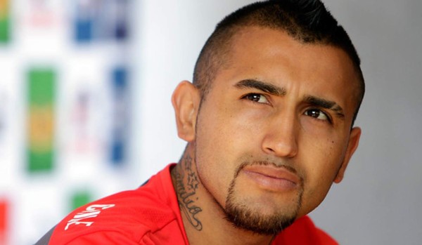 Arturo Vidal anuncia que su hijo será sometido a experimento médico