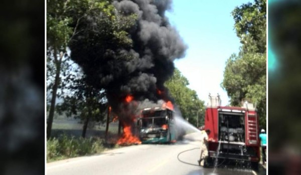 Bus interurbano se incendia en carretera de Atlántida