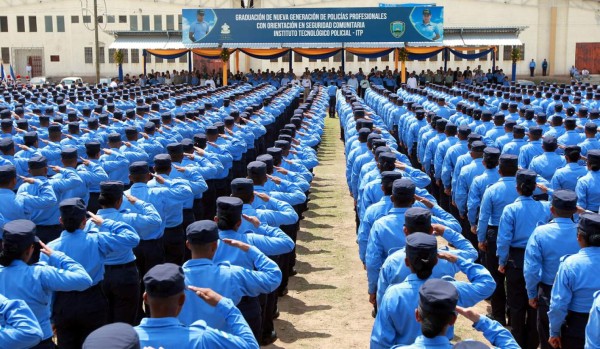 Depuración ha dejado a 158 oficiales fuera y 427 analizados