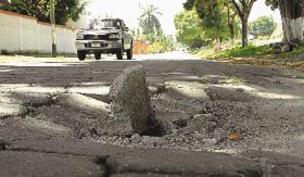 Hay más seguridad, pero vecinos piden arreglo de calles