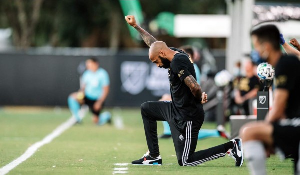 El enorme gesto de Thierry Henry en memoria de George Floyd