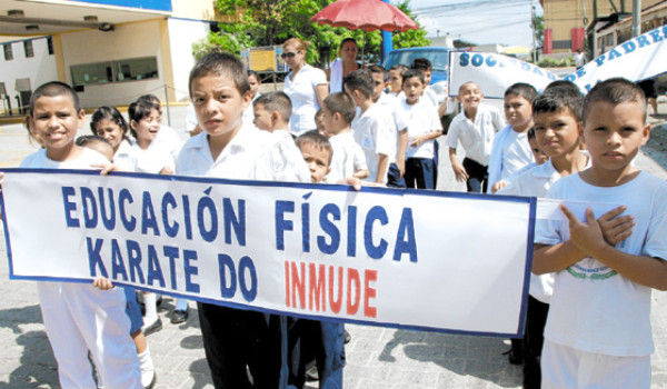 Hondureños se visten de civismo y orgullo