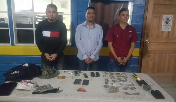 Los capturan en El Ocotillo, por el delito de posesión de armas y tráfico de drogas