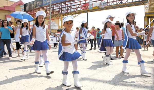 Hondureños se visten de civismo y orgullo