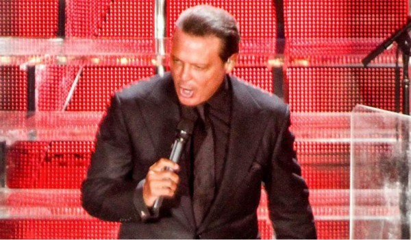 Luis Miguel abandona un concierto