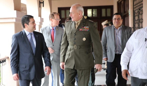 Honduras y EUA evalúan plan contra narcotráfico