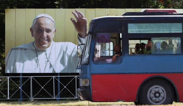 Histórico día para Cuba: recibe a Francisco, su mediador con EUA