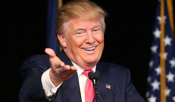 Donald Trump cumple promesa y dona su primer salario