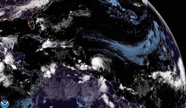 Elsa se convierte en huracán y amenaza a países del caribe