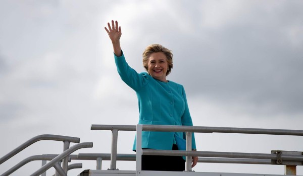 Hillary Clinton pasará la noche electoral bajo un techo de vidrio
