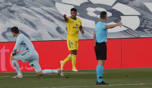 Choco Lozano se luce con golazo y le da triunfo histórico al Cádiz frente al Real Madrid