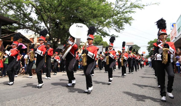 Hondureños demuestran civismo en desfiles patrios
