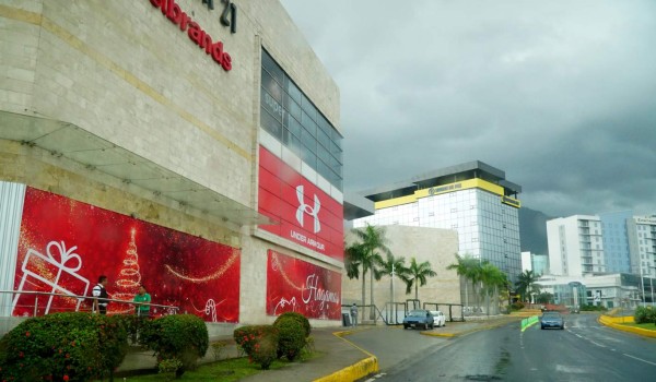 Comercio trabaja a medio vapor por protestas en San Pedro Sula