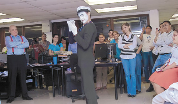 Damario Reyes, atrapado en el teatro