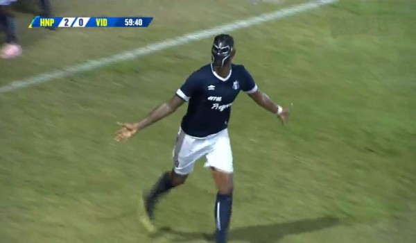 Colombiano Yerson Gutiérrez del Honduras Progreso celebra gol como la 'Pantera' Alberth Elis