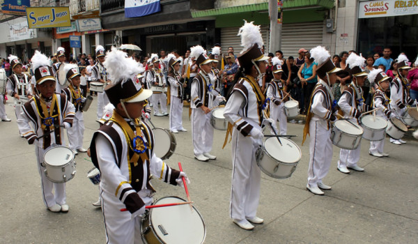Los niños de Honduras lucen sus mejores galas en los desfiles patrios