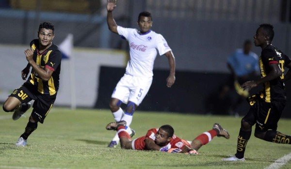 VIDEO: El terrible error del portero del Olimpia