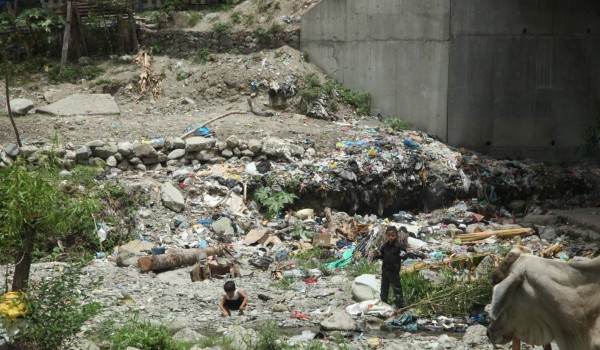 Insalubridad en la ciudad por basureros y derrames de aguas negras