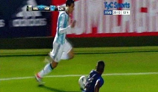 VIDEO: Así 'humilló' Di María a Brayan Beckeles con esta jugada