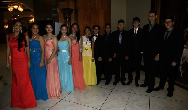 Primera promoción de la Sun Valley Bilingual