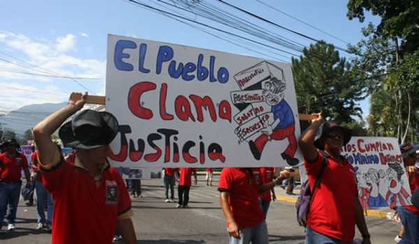 Trabajadores piden seguridad y empleo