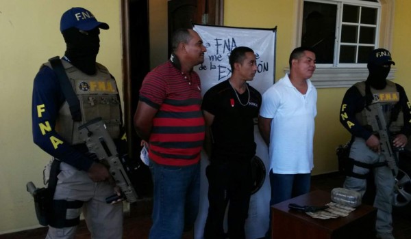 Capturan a tres supuestos extorsionadores en La Ceiba