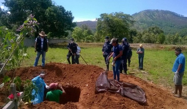 Exhuman 5 cadáveres; culpan de sus muertes a los 'Solís”