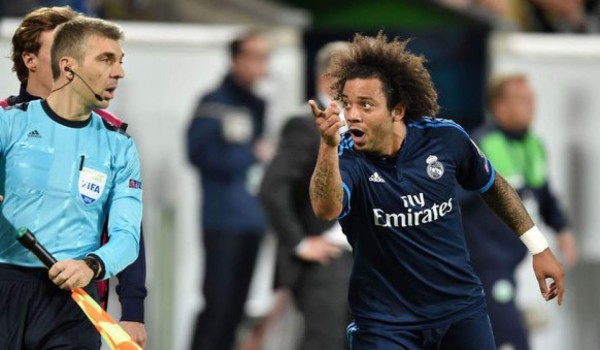 Video: Lamentable teatro de Marcelo tras agredir a un rival