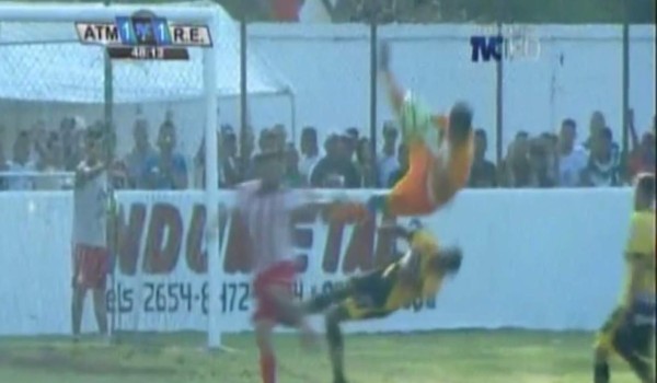 El terrible choque entre jugadores del Real España en la Copa