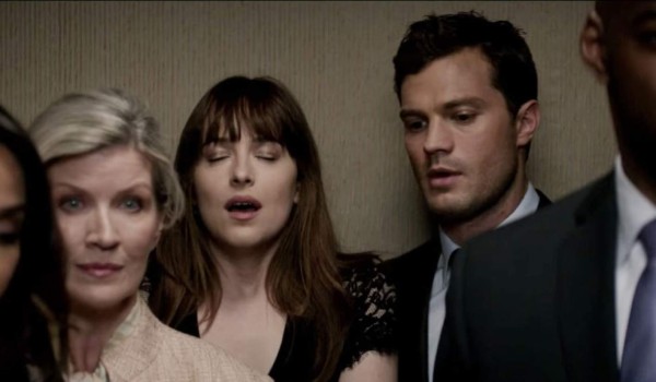 Hallan pepino en sala donde exhibían '50 sombras más oscuras'