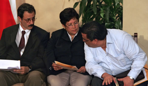 Micheletti abierto al diálogo; Mel lo entierra