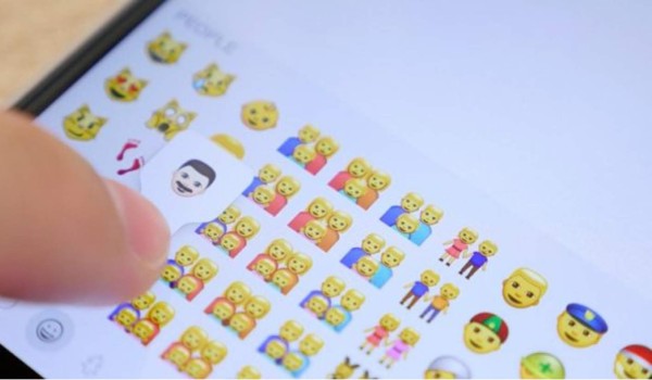 Apple invita a familias homosexuales a la fiesta de los emojis