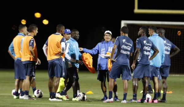 Honduras se prueba en la grama sintética en Houston