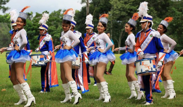 Instituto Santa Clara de La Paz gana competencia de bandas