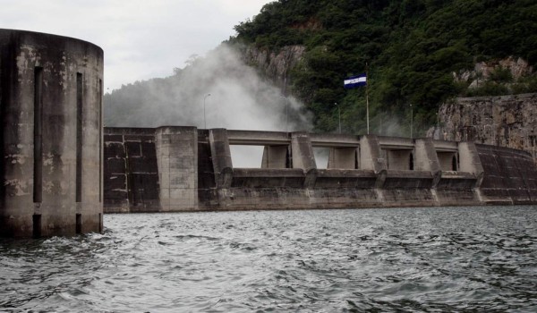 Suspenden descargas de El Cajón por disminución del agua