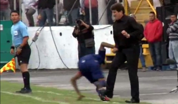 VIDEO: ¿Agresión de Héctor Vargas a Henry Figueroa?