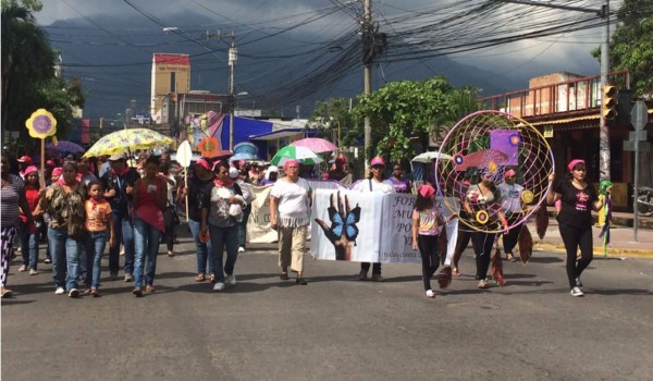 Hondureñas condenan impunidad en femicidios y exigen alto a la violencia