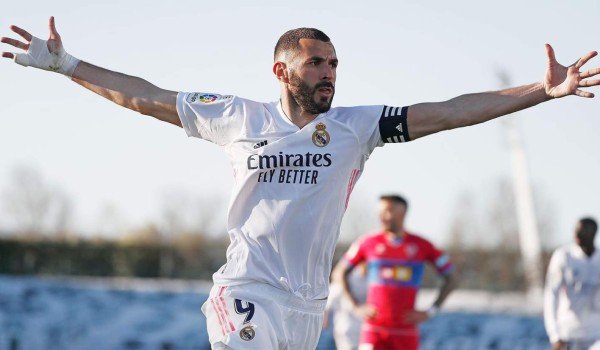 Real Madrid remonta al Elche gracias a un doblete de Benzema y acecha el liderato de la Liga Española