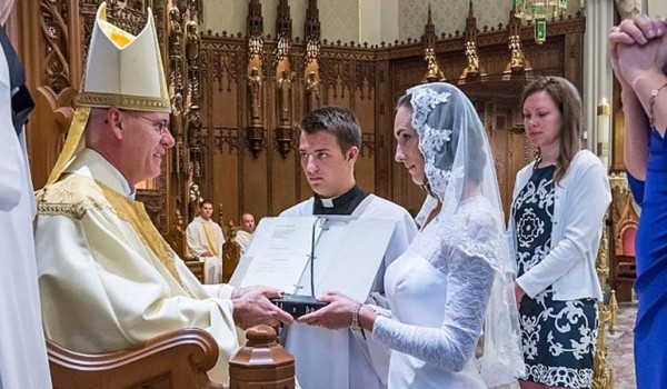 Una mujer 'se casó' con Jesús