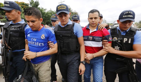 Caen exoficial y dos policías activos ligados al narcotráfico