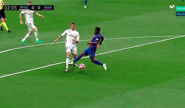 ¡Polémica! ¿Hay penal de Umtiti a Cristiano Ronaldo?